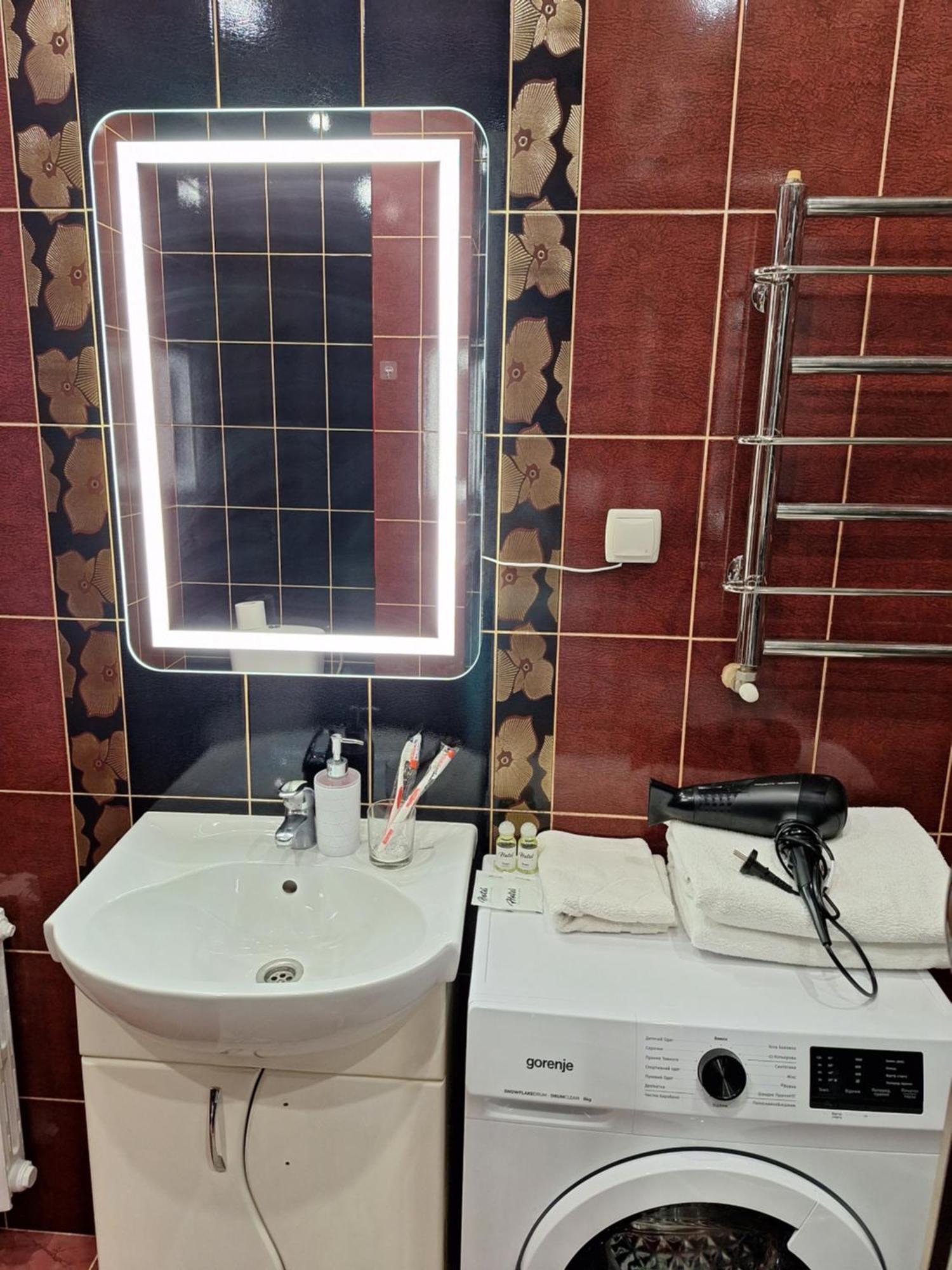 Однокімна Квартира Біля Каштанової Алеї У Центрі Полтави Мережа Alexapartments Документи Для Відряджень Безконтатне Заселення 24-7 波尔塔瓦 外观 照片
